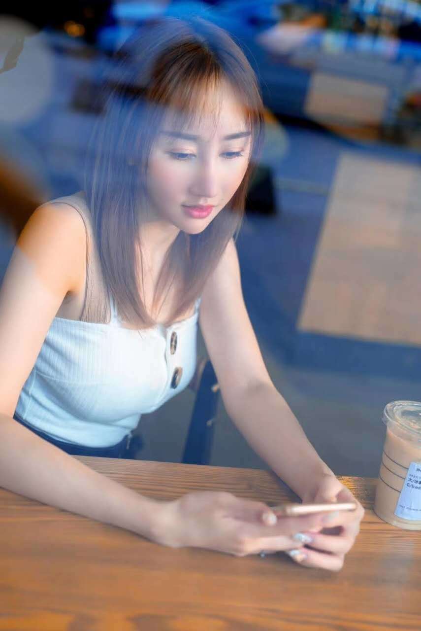 细皮嫩肉的c杯邻家小妹，湿润紧致吸力无穷！